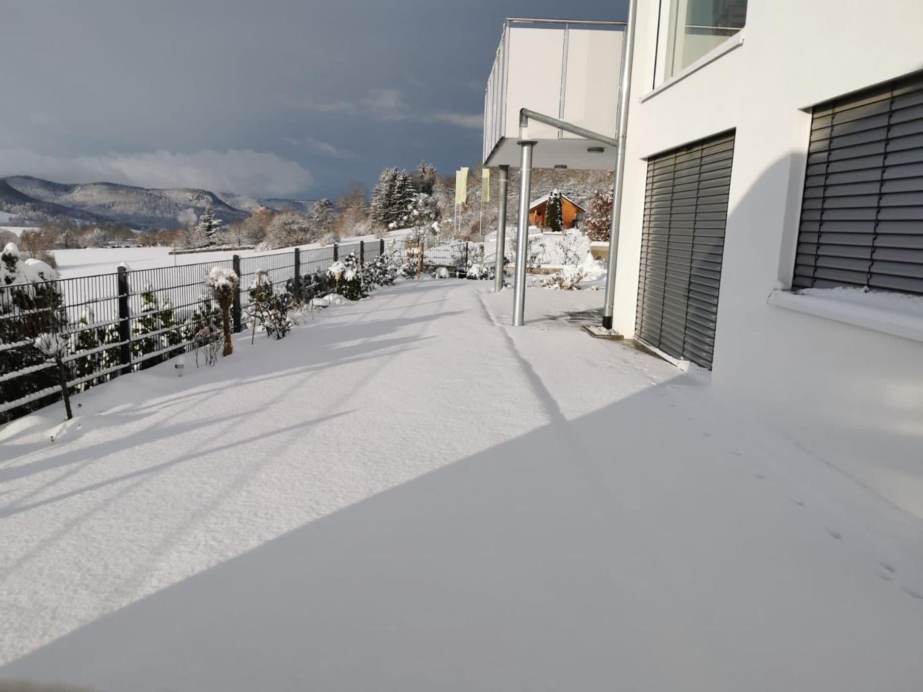 Atemberaubender Ausblick Mit Premium-Wanderwegen Vor Der Haustuer Lägenhet Albstadt Exteriör bild